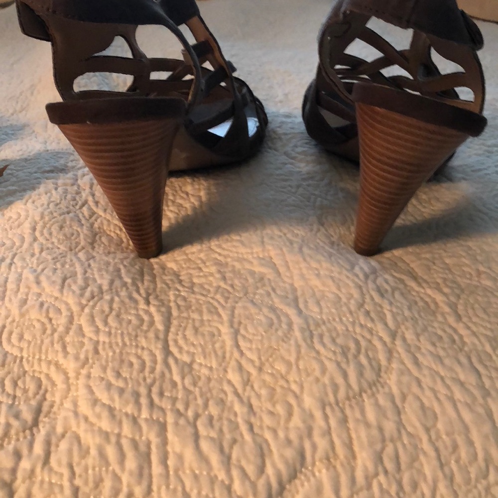 Sandals - Picture 4 of 4